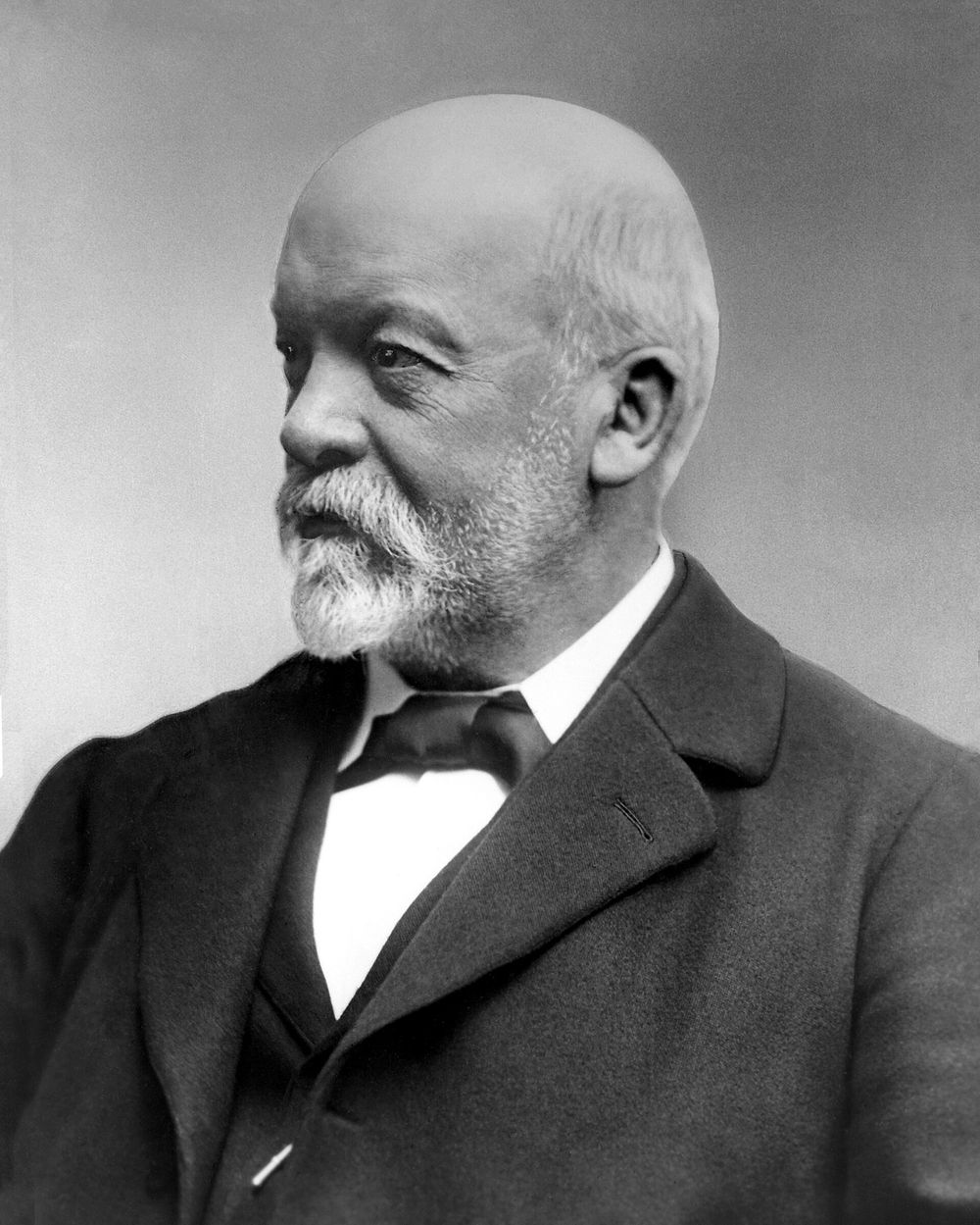 Yüz kilometre ötede: Gottlieb Daimler